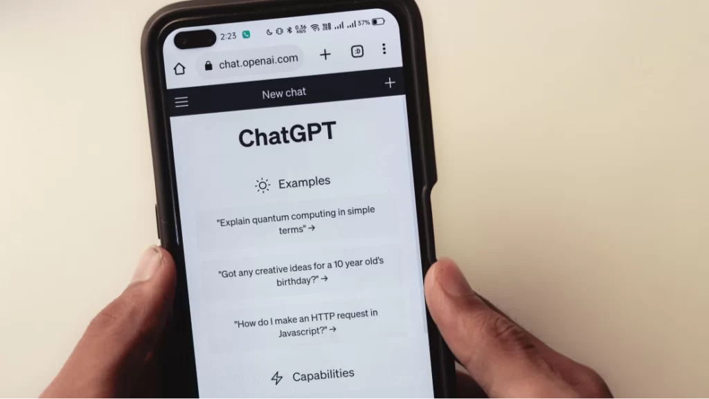 A tela de um smartphone mostrando o site chatGPT.